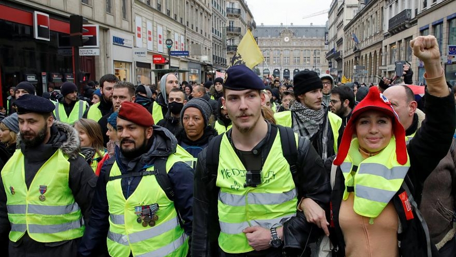  فرنسا.. محتجو السترات الصفراء يواصلون التظاهر