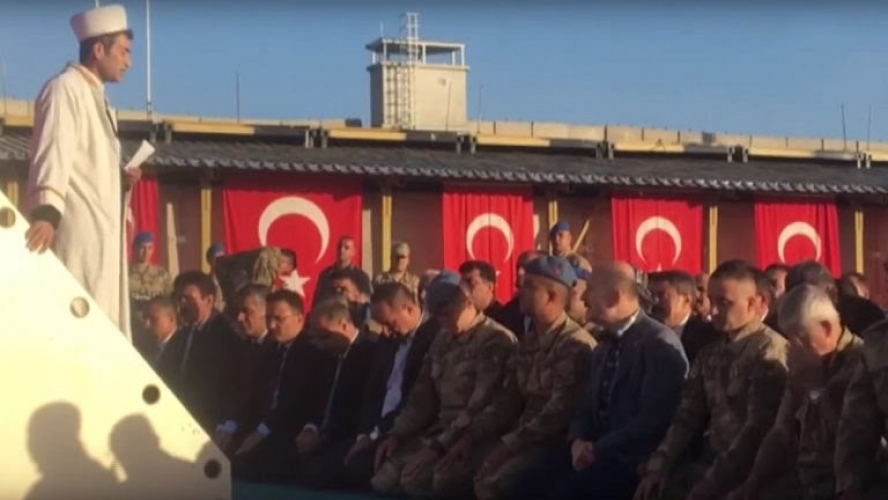 وزير داخلية اردوغان و ضباطه يؤدون صلاة العيد بشكل خاطيء - فيديو