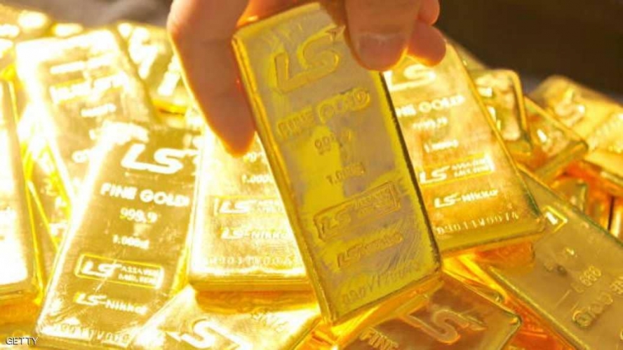 الذهب ينخفض من ذروة 14 شهرا مع تراجع الطلب على أصول الملاذ الآمن
