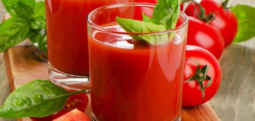  اخصائي يكشف عن الطريقة الافضل لتناول عصير الطماطم بدون أضرار