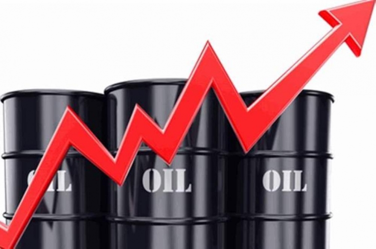 النفط يقفز بعد تصريحات ترامب عن 