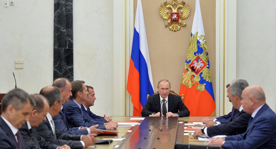 بوتين يبحث مع أعضاء مجلس الأمن الروسي الوضع في منطقة الخليج