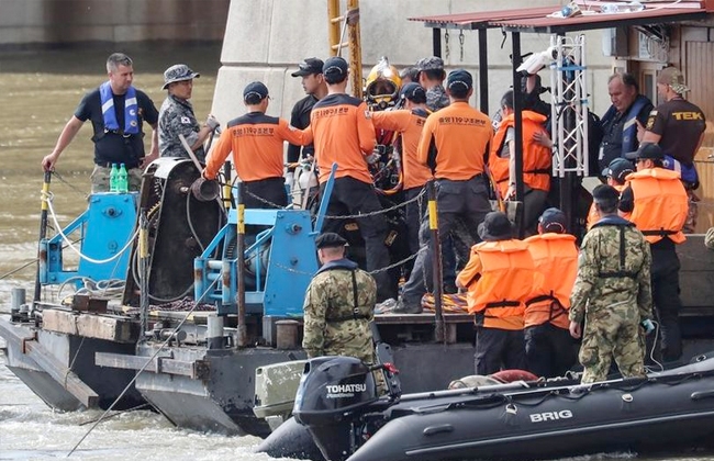 ارتفاع عدد ضحايا غرق العبارة في نهر الدانوب إلى 26 شخصاً