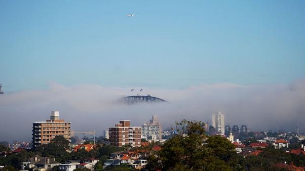 الضباب الكثيف يؤخر ويلغي رحلات في مطار سيدني باستراليا