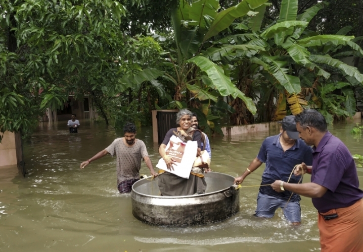  وفاة 136 شخص جراء فيضانات في الهند