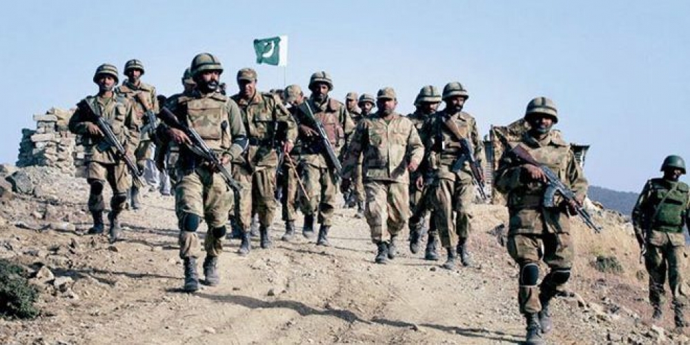 مقتل 10 من الجيش الباكستاني في هجومين إرهابيين منفصلين   