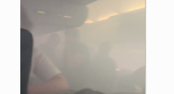 بالفيديو: الدخان يجبر طائرة بريطانية على الهبوط الاضطراري!