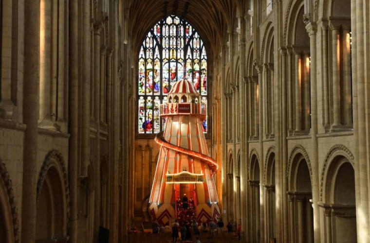 زحلوقة بطول 50 قدم في كاتدرائية بريطانية لجذب الزائرين!
