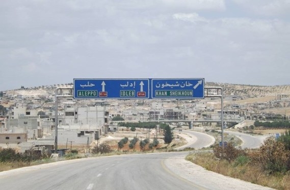 إزالة السواتر الترابية وردم الحفر على الطريق الدولي حلب دمشق لضمان الحركة المرورية