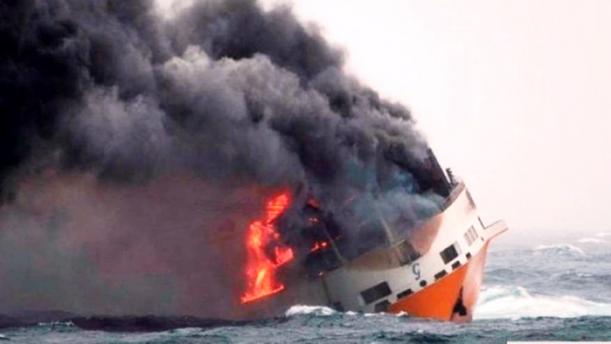 العثور على 25 جثة بعد حريق سفينة في كالفورنيا