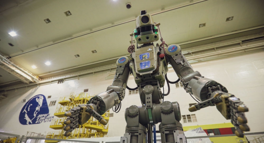 أول روبوت روسي يشبه البشر يهبط في كازاخستان   