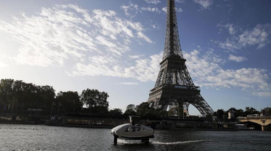 تاكسي مائي في باريس لحل مشاكل الازدحام