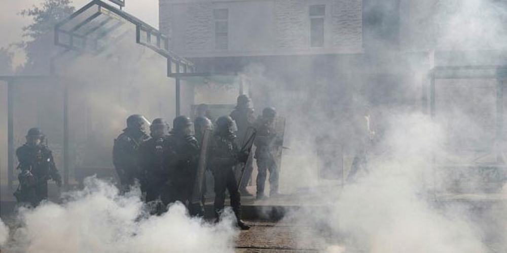 الشرطة الفرنسية تعتقل العشرات من محتجي حركة (السترات الصفراء)
