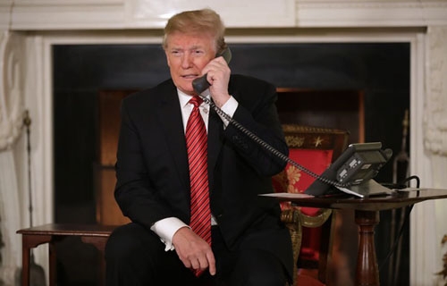 واشنطن تنشر مضمون الاتصال الهاتفي بين ترامب وزيلينسكي بعد بدء دراسة عزل الرئيس الأمريكي   