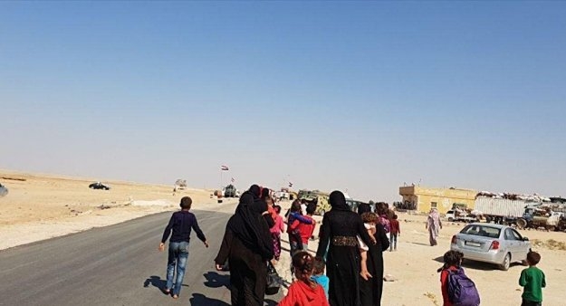  النساء يتظاهرن في إدلب ضد النصرة و مطالبهم السماح بالخروج الى معبر ابو الظهور