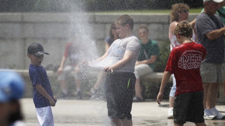 إغلاق مئات المدارس الأمريكية جراء موجة حرارة غير متوقعة!