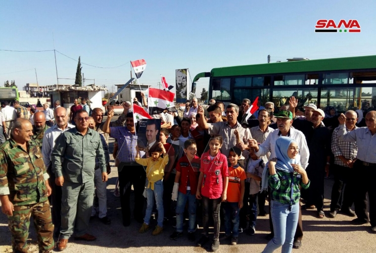  عودة دفعة ثالثة من العائلات المهجرة إلى منازلها في بلدة القصير بريف حمص 