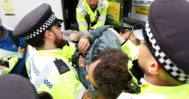 شرطة لندن تعتقل 135 من المحتجين على تغير المناخ   