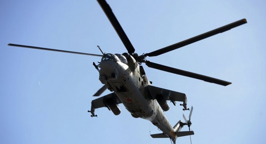 بالفيديو: هليكوبتر تطيح بمنصة العرض العسكري في إندونيسيا 