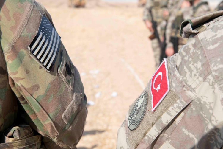 البنتاغون يعلن استهداف الجيش التركي قواته شمالي سوريا وأنقرة تنفي!