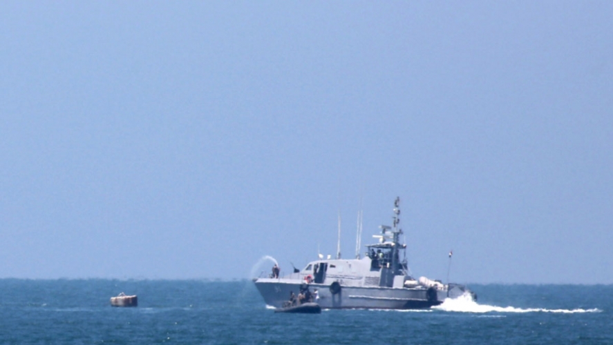 البحرية المصرية تنقذ ركاب طائرة مدنية سقطت في البحر