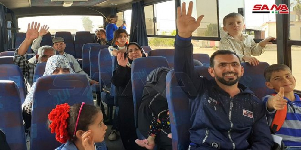  تواصل عودة المهجرين من مخيم الأزرق في الأردن إلى أرض الوطن