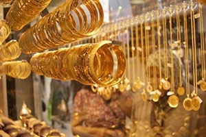 سعر الذهب يتراجع نحو 1000 ليرة سورية