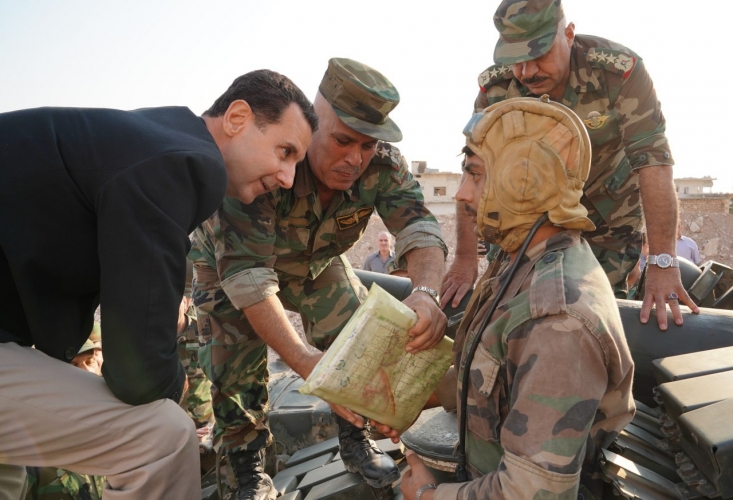 الرئيس الأسد يلتقي برجال الجيش السوري على الخطوط الأمامية في بلدة الهبيط بريف إدلب