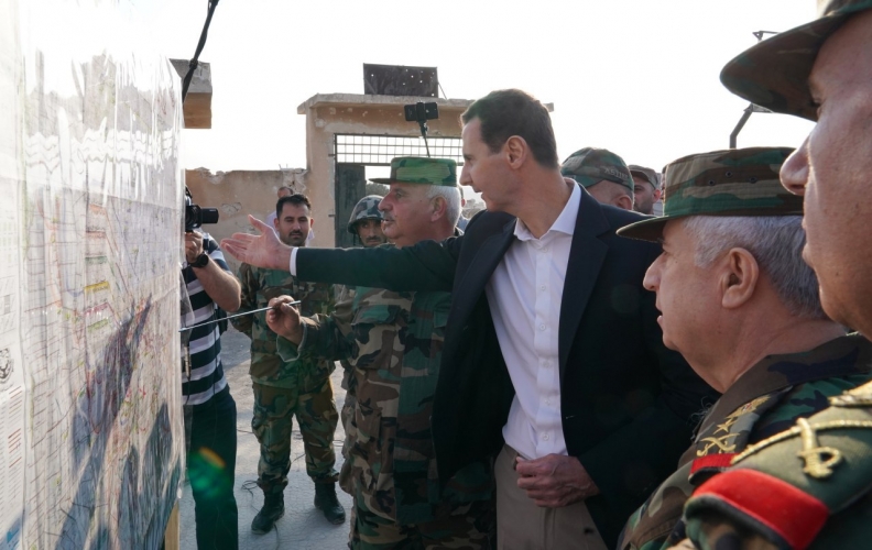 شاهد.. الرئيس الأسد مع رجال الجيش العربي السوري على الخطوط الأمامية في الهبيط  