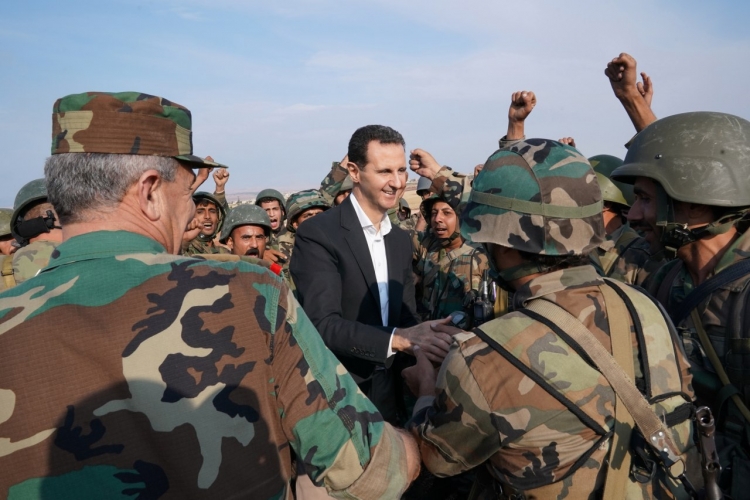 الرئيس الأسد لرجال الجيش في إدلب: كل مواطن سوري يفخر بكم وكل انسان شريف يتشرف بأن يشد على أيديكم