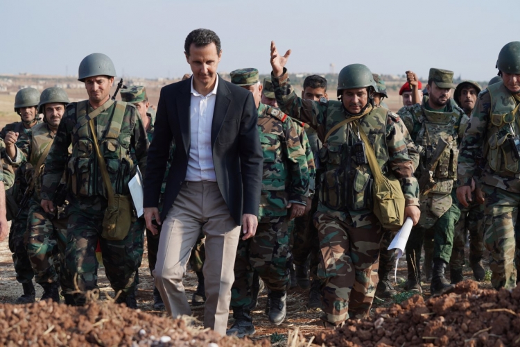 فيديو.. الرئيس الأسد أثناء تفقده بعض المواقع العسكرية على الخطوط الأمامية في إدلب