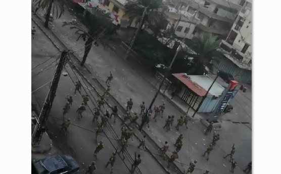 فيديو - مندسون يطلقون النار على متظاهرين و الجيش اللبناني