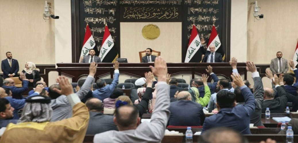 على وقع الاحتجاجات.. العراق يلغي امتيازات الرئاسات الثلاث ويشكل لجنة لتعديل الدستور