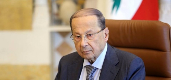 الرئيس اللبناني يقبل استقالة الحريري ويطلب من الحكومة تصريف الأعمال
