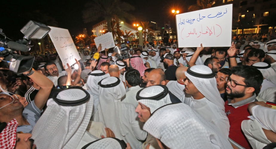 مظاهرات احتجاجية ليلية في الكويت ومطالب برحيل السلطتين التشريعية والتنفيذية