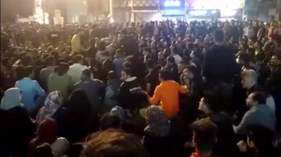 مظاهرات في عدة مدن إيرانية احتجاجا على رفع أسعار البنزين
