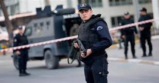 تركيا تعتقل 25 شخصا من أقارب 
