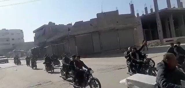  فيديو من مدينة الباب بريف حلب.. 《يحيا الأسد ويسقط أردوغان》