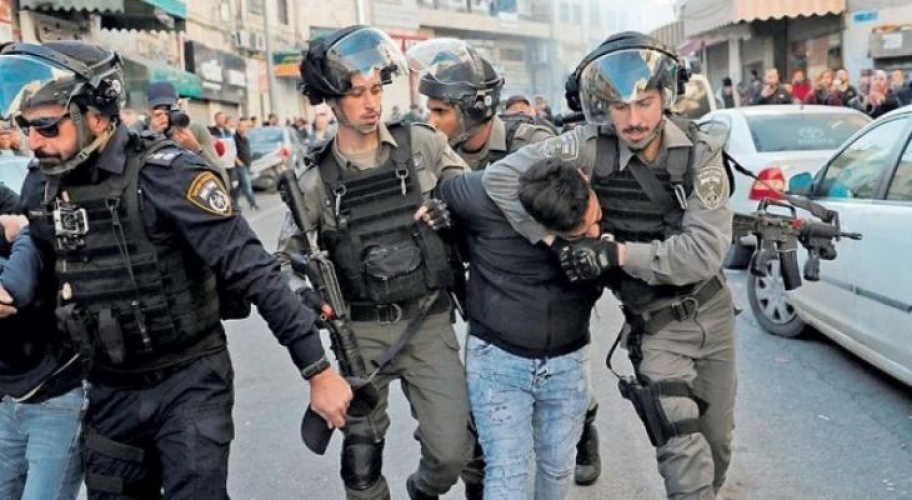  الاحتلال يعتقل شابين في بلدة العيساوية