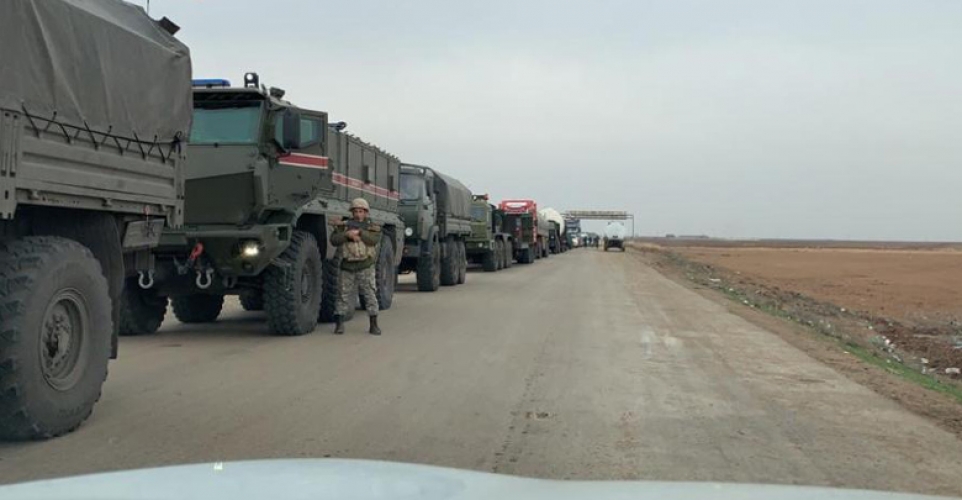 قافلة عسكرية كبيرة من القوات الروسية تصل إلى القامشلي