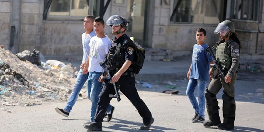 قوات الاحتلال تعتقل طفلين فلسطينيين بالقدس المحتلة وتهدم منزلاً