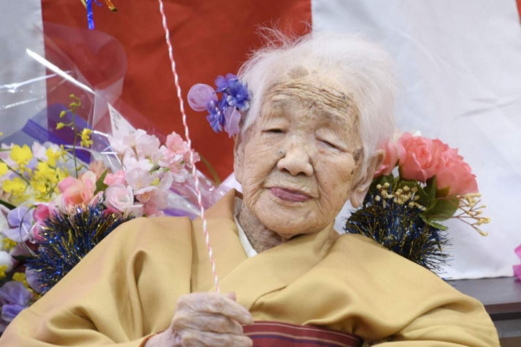 يابانية تحتفل بعيد ميلادها الـ117 وتسجل رقما قياسيا