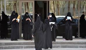 داعية سعودي : من حق الفتاة الاستقلال و العيش في سكن لوحدها  