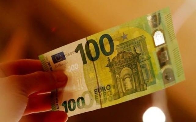 اليورو يهبط لأدنى مستوى في 4 أشهر بفعل بيانات ألمانية ضعيفة