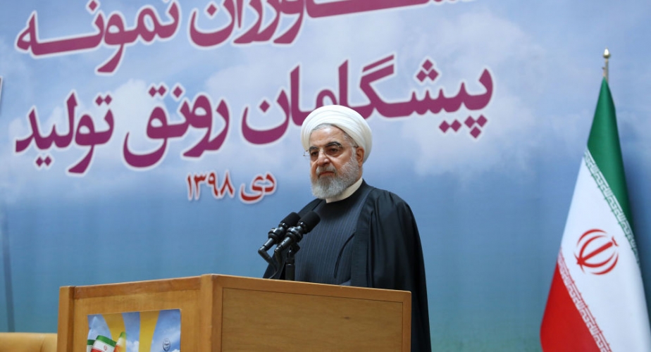 في ذكرى انتصار ​الثورة.. روحاني يوجه رسائل قوية إلى أمريكا!