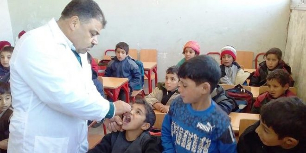 حملة التلقيح المدرسي تتواصل في مدارس المناطق المحررة بريف إدلب   
