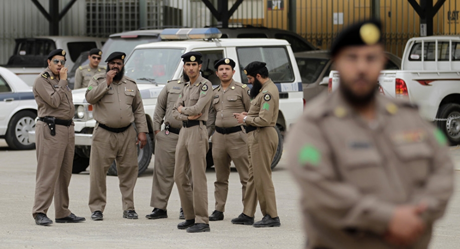 في السعودية توقيف 222 رجلا وامرأة بتهمة 