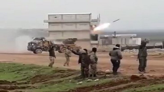 إرهابيون أجانب يراقبون راجمات صواريخ تركية في الشمال السوري