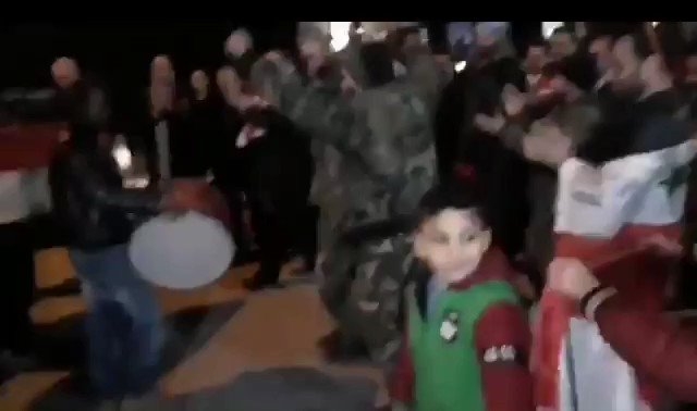 بالفيديو - أهالي حلب مستمرون بالإحتفال ليلاً  بعد أن أصبحت مدينتهم آمنة مطمئنة