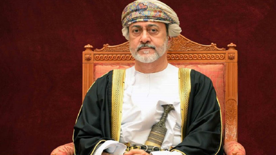 سلطان عمان يأمر بتغيير النشيد الوطني والعلم